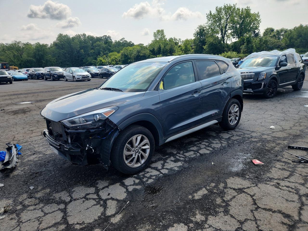 2017 Hyundai Tucson SE, VIN KM8J3CA44HU495396 — Вандализм