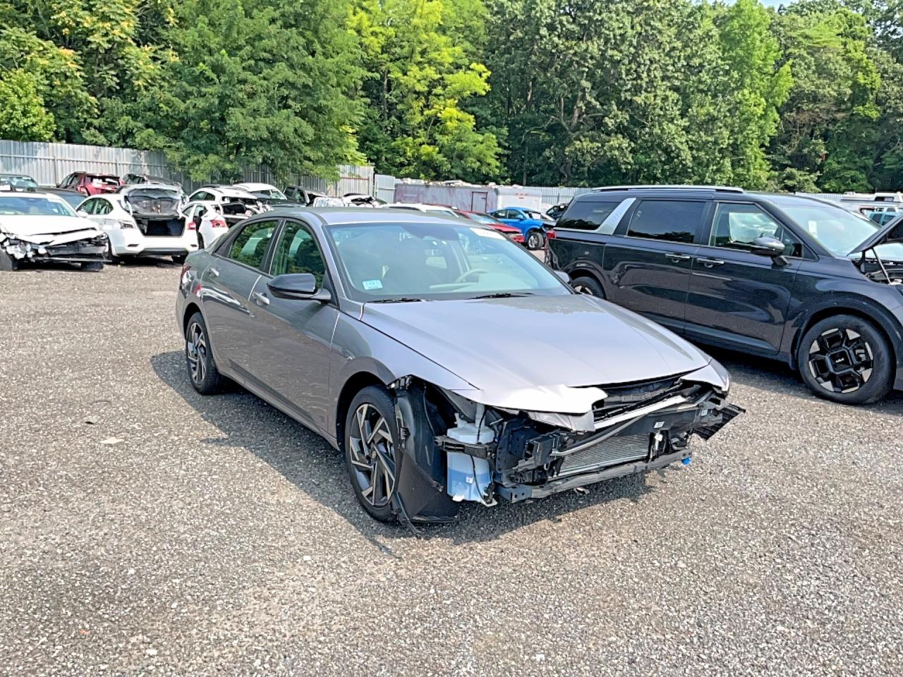 2025 Hyundai Elantra SEL Sport, VIN KMHLM4DG0SU094579 — Front end