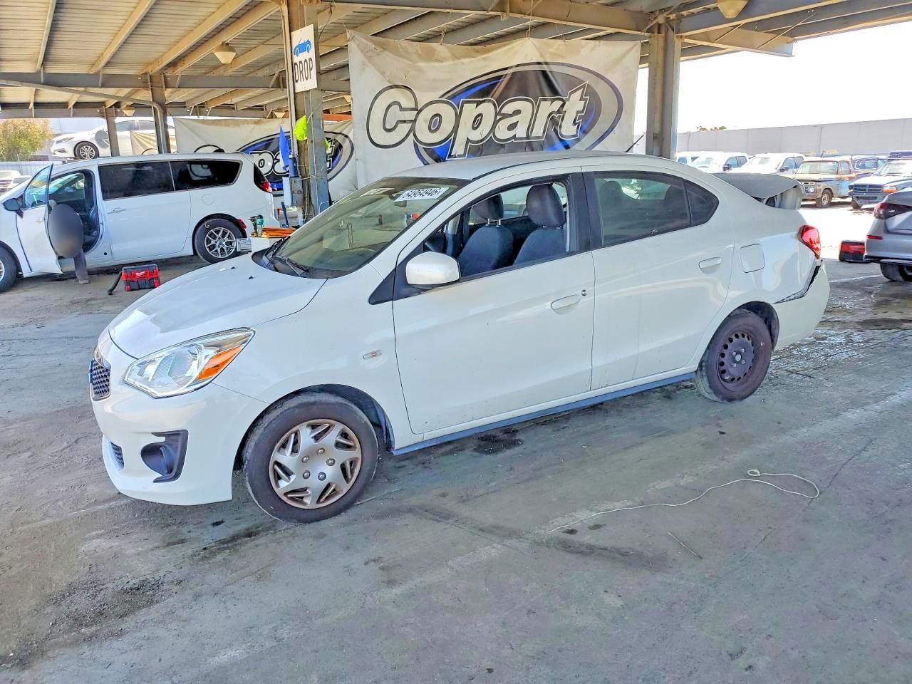 2020 Mitsubishi Mirage ES, VIN ML32F3FJ8LHF12609 — Зад