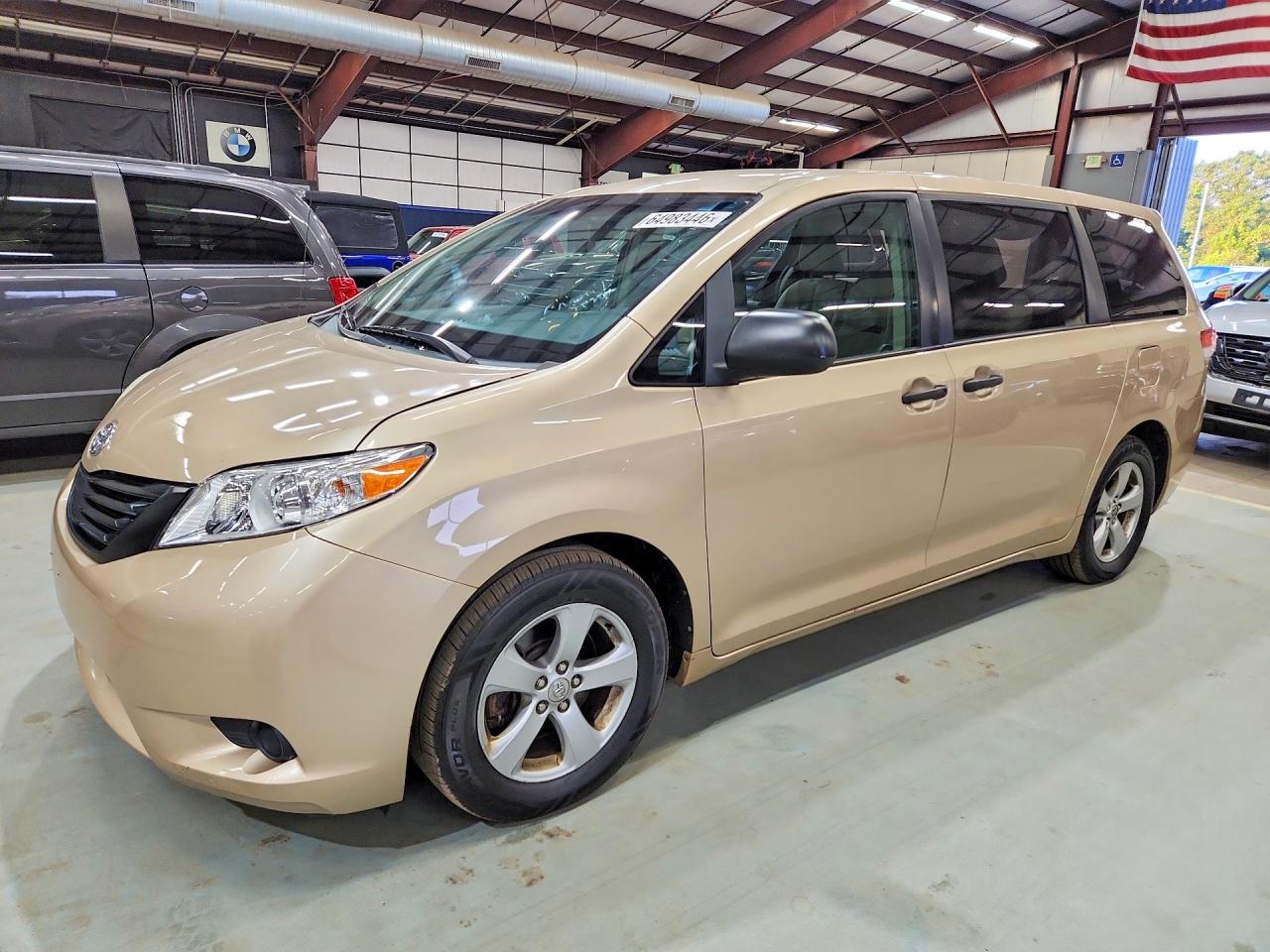 2012 Toyota Sienna, VIN 5TDZK3DC2CS182597 — Minor dents and scratches