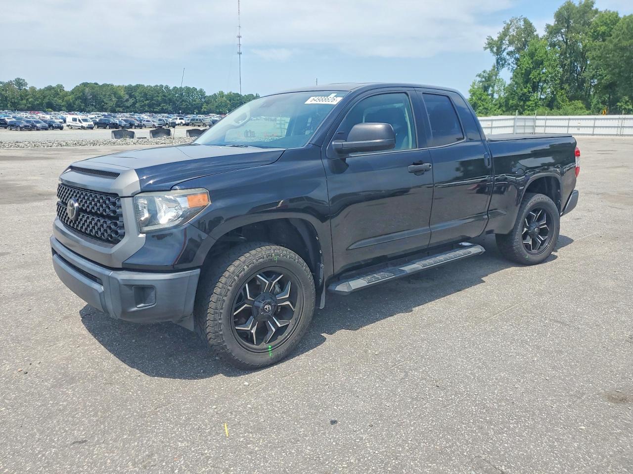 2019 Toyota Tundra SR, VIN 5TFUM5F16KX083382 — Бок