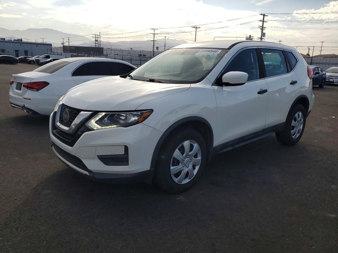 2018 Nissan Rogue SV, VIN 5N1AT2MV8JC716976 — Minor dents and scratches