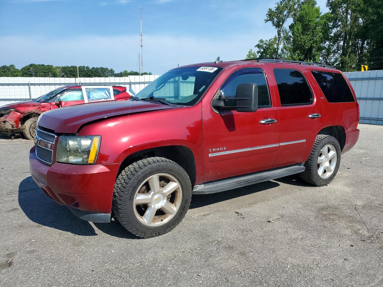 2011 Chevrolet Tahoe LTZ, VIN 1GNSKCE04BR131550 — Front end