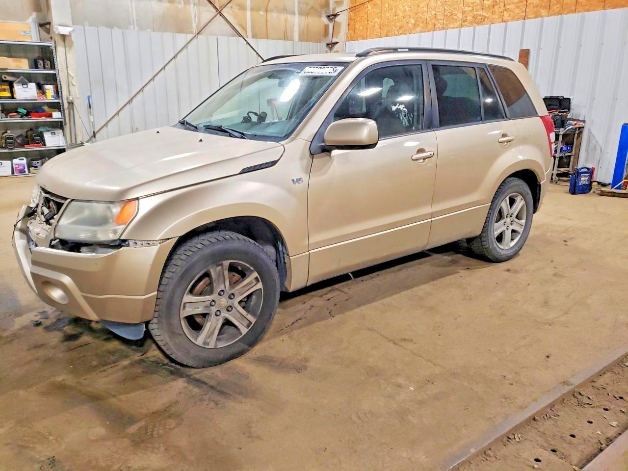 2008 Suzuki Grand Vitara Luxury, VIN JS3TE947384101159 — Перед