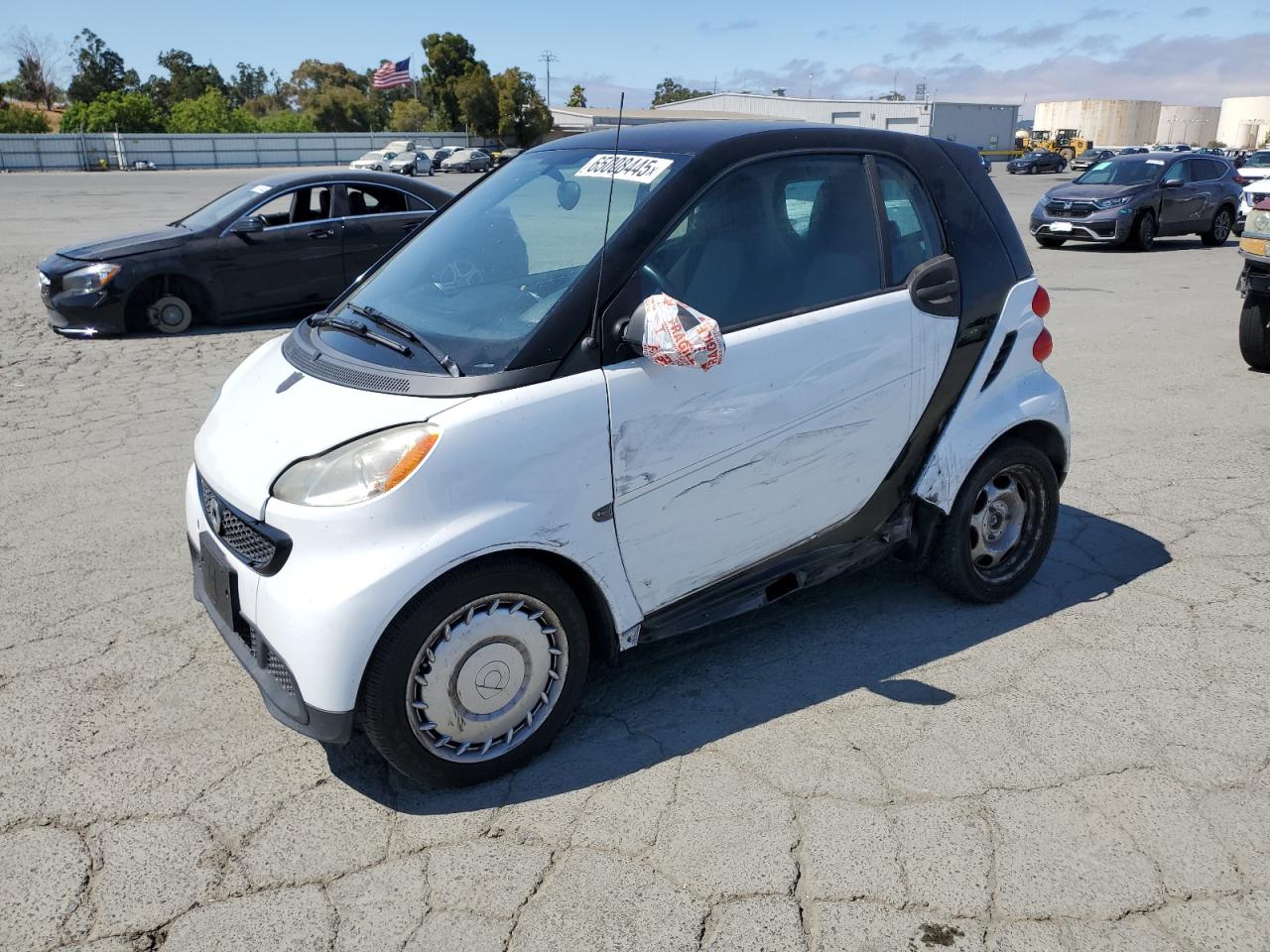 2015 Smart fortwo Passion, VIN WMEEJ3BA2FK810335 — Side