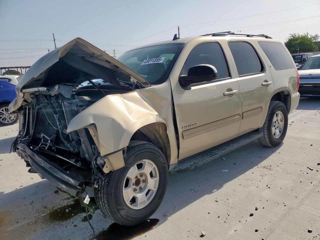 2011 Chevrolet Tahoe LT, VIN 1GNSCBE00BR367488 — Front end