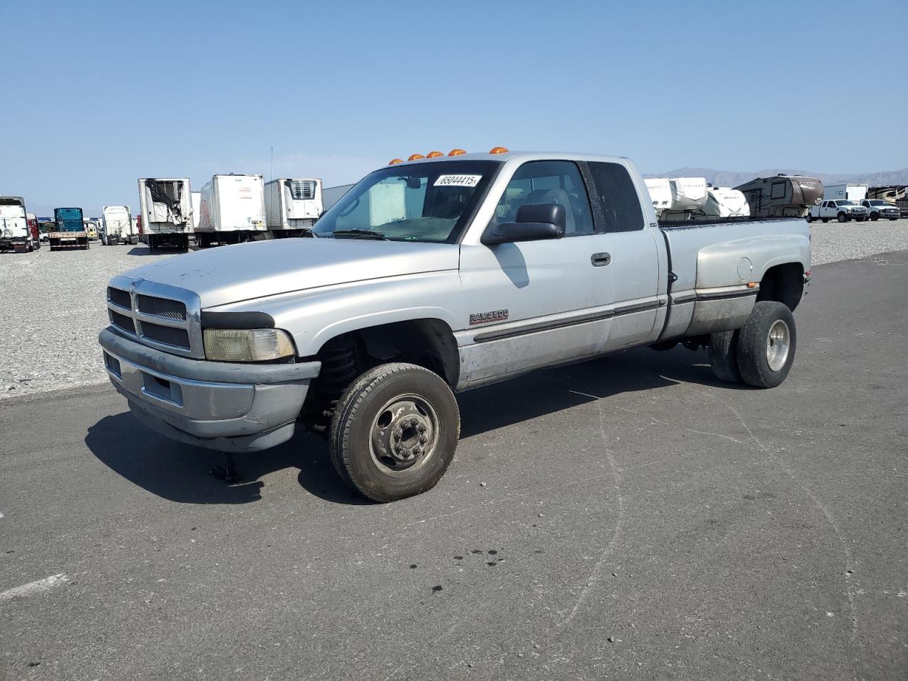 1999 Dodge 3500, VIN 1B7MF3360XJ604685 — Зад