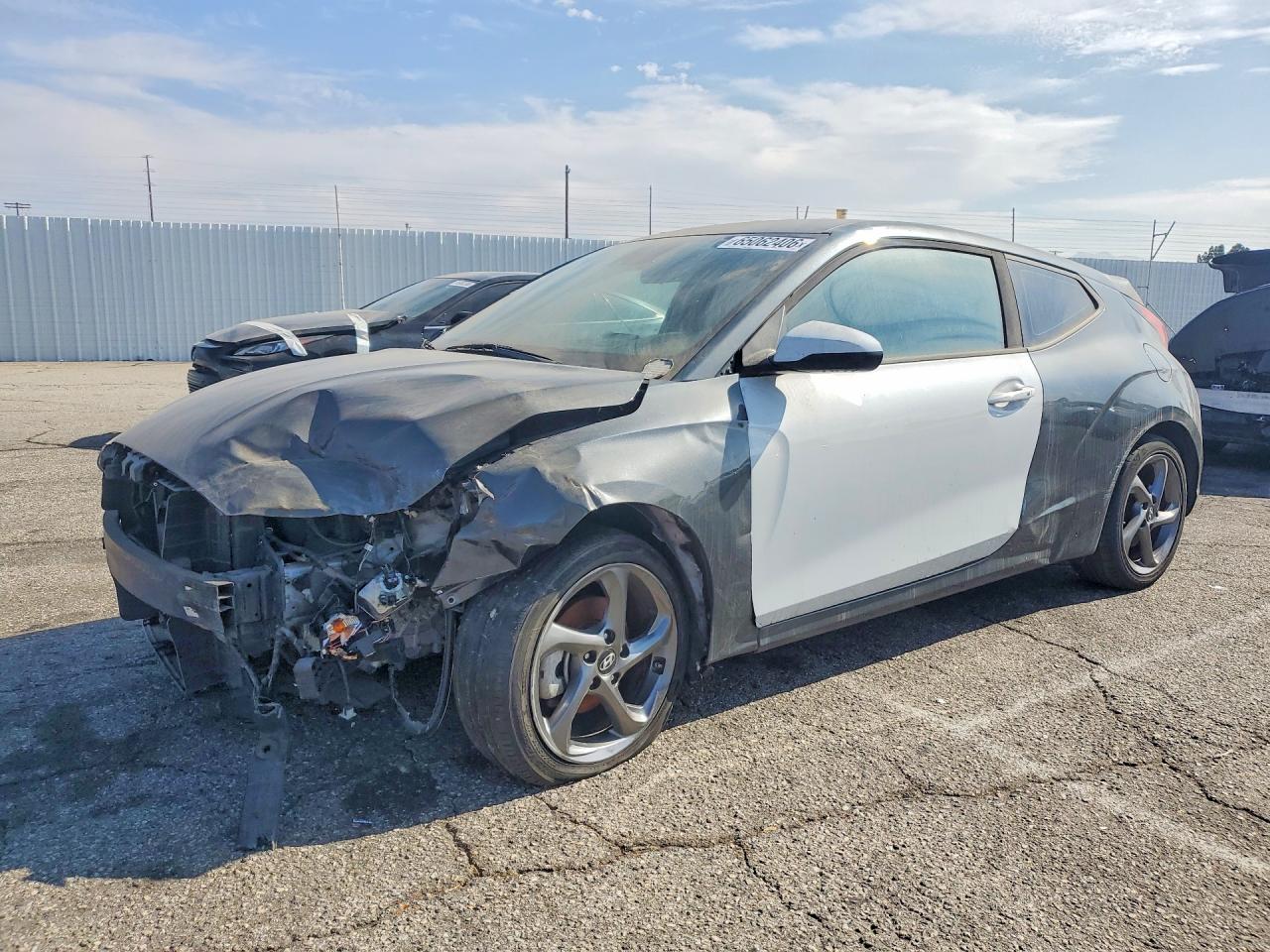 2019 Hyundai Veloster 2.0, VIN KMHTG6AF9KU019944 — Перед