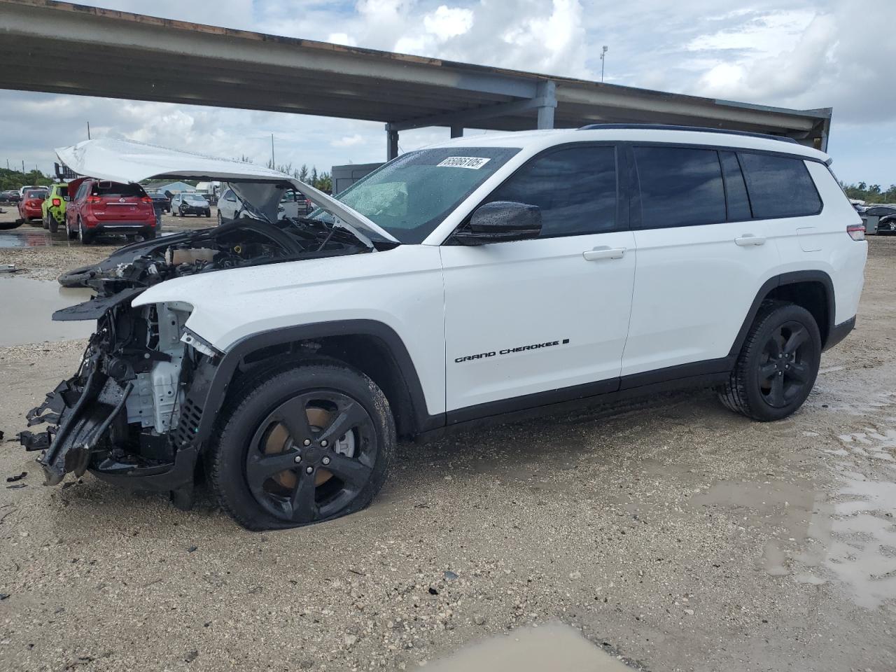 2025 Jeep Grand Cherokee Limited, VIN 1C4RJJBG5S8651813 — Front end
