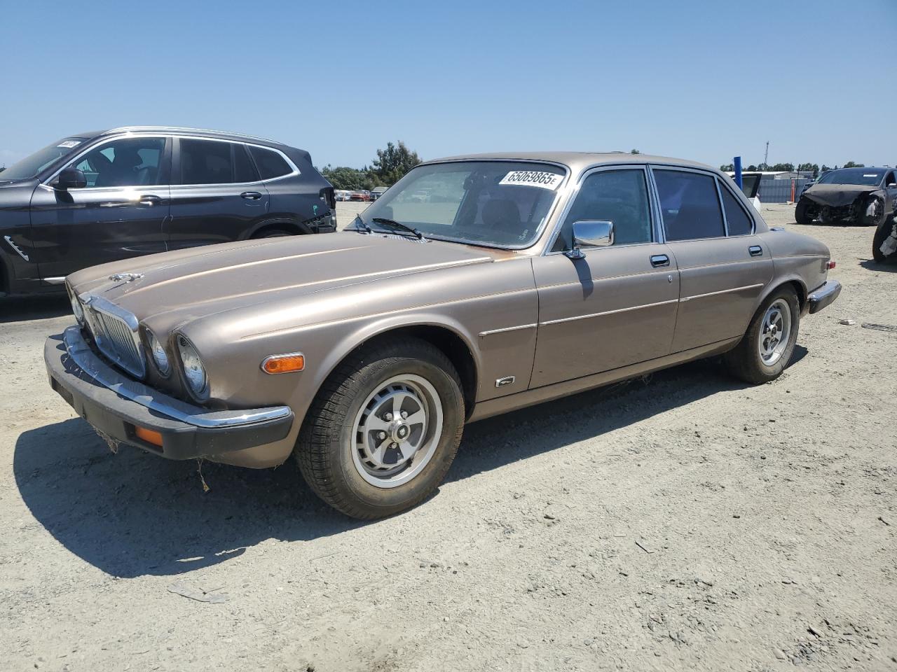 1986 Jaguar XJ, VIN SAJAY1346GC439179 — Minor dents and scratches
