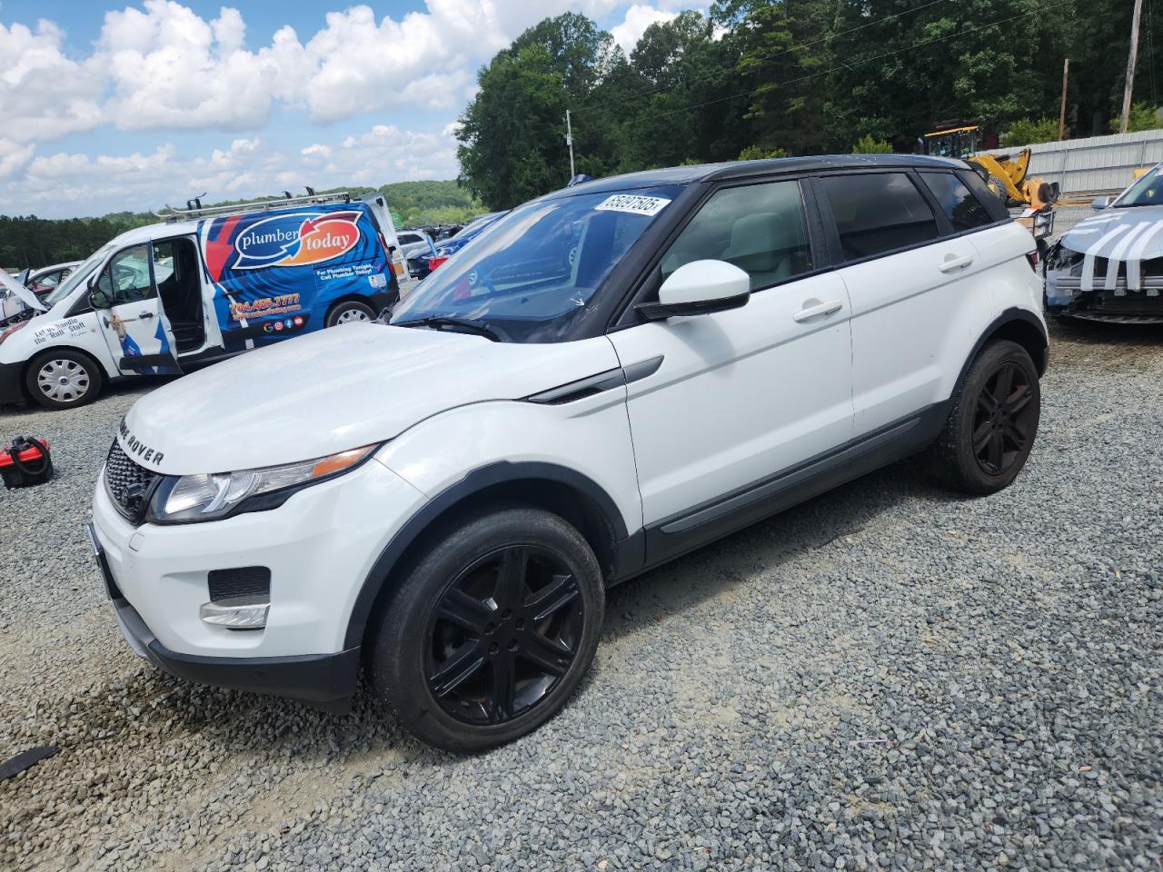 2015 Land Rover Range Rover Evoque Pure Plus, VIN SALVP2BG0FH032876 — Side