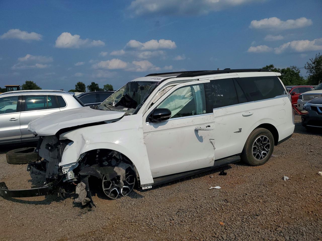 2025 Ford Expedition Active, VIN 1FMJU1J89SEA23085 — Перед