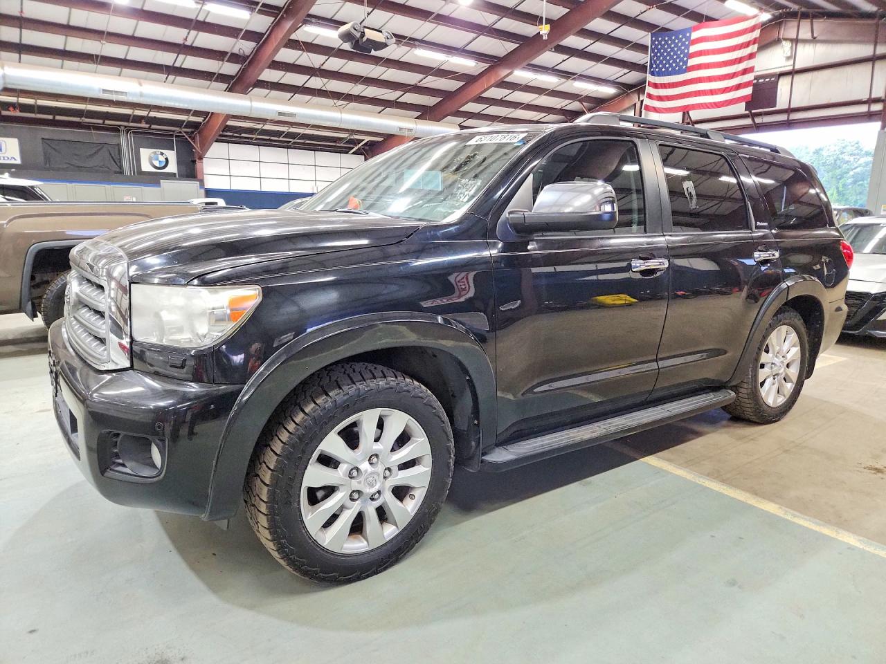 2012 Toyota Sequoia Platinum, VIN 5TDDW5G12CS059404 — Мелкие вмятины и царапины