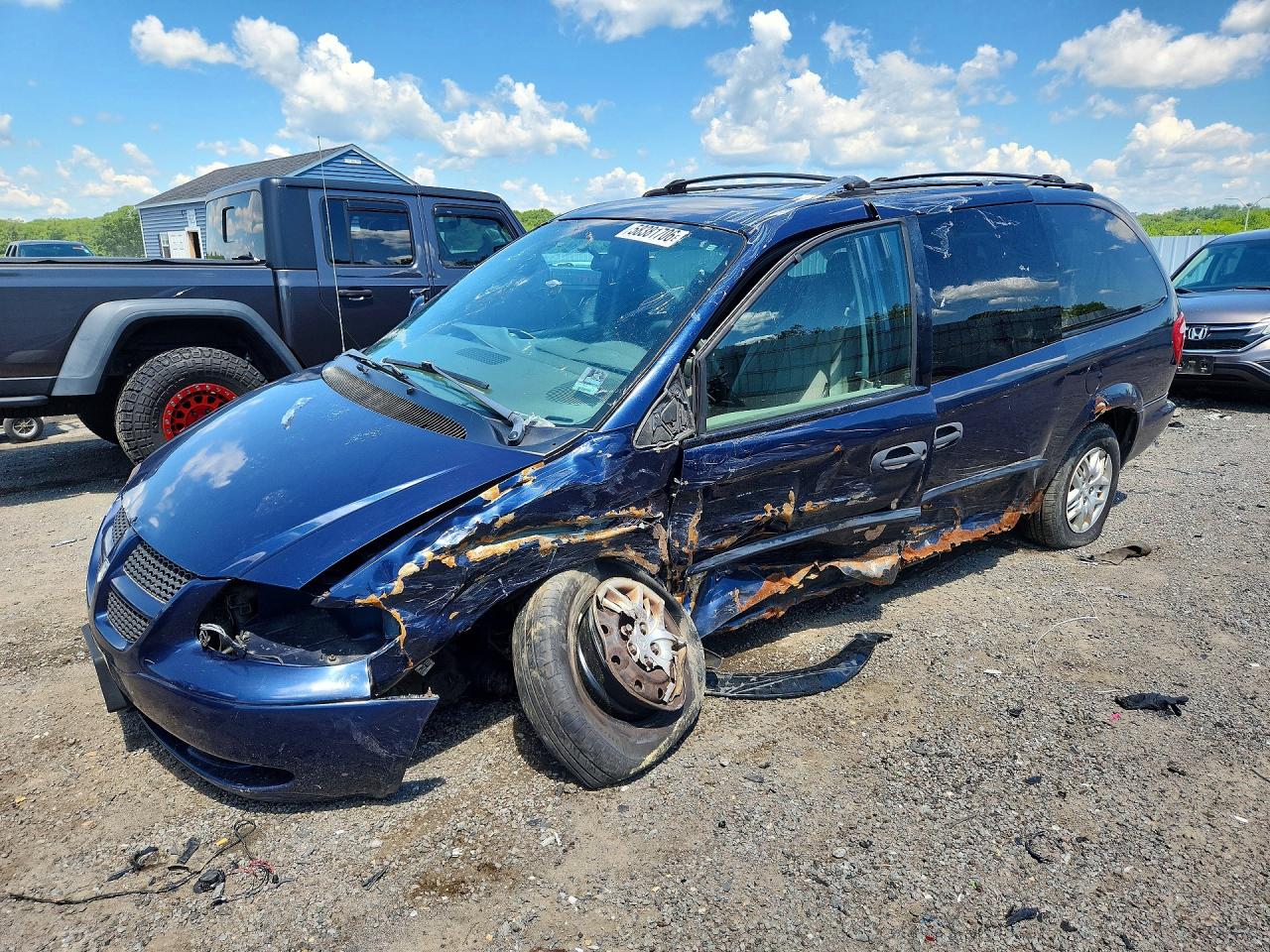 2004 Dodge Caravan SE, VIN 1D4GP24R44B553262 — Бок