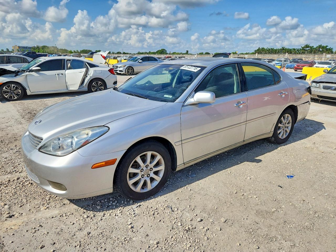 2003 Lexus ES 300, VIN JTHBF30G330094402 — Rear end