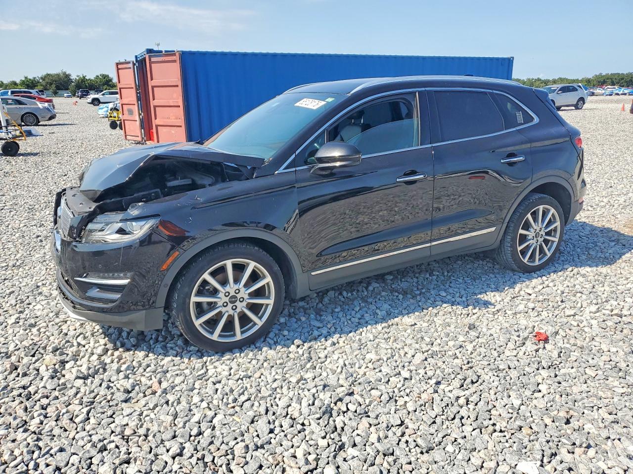 2019 Lincoln MKC Reserve, VIN 5LMCJ3C92KUL18597 — Front end