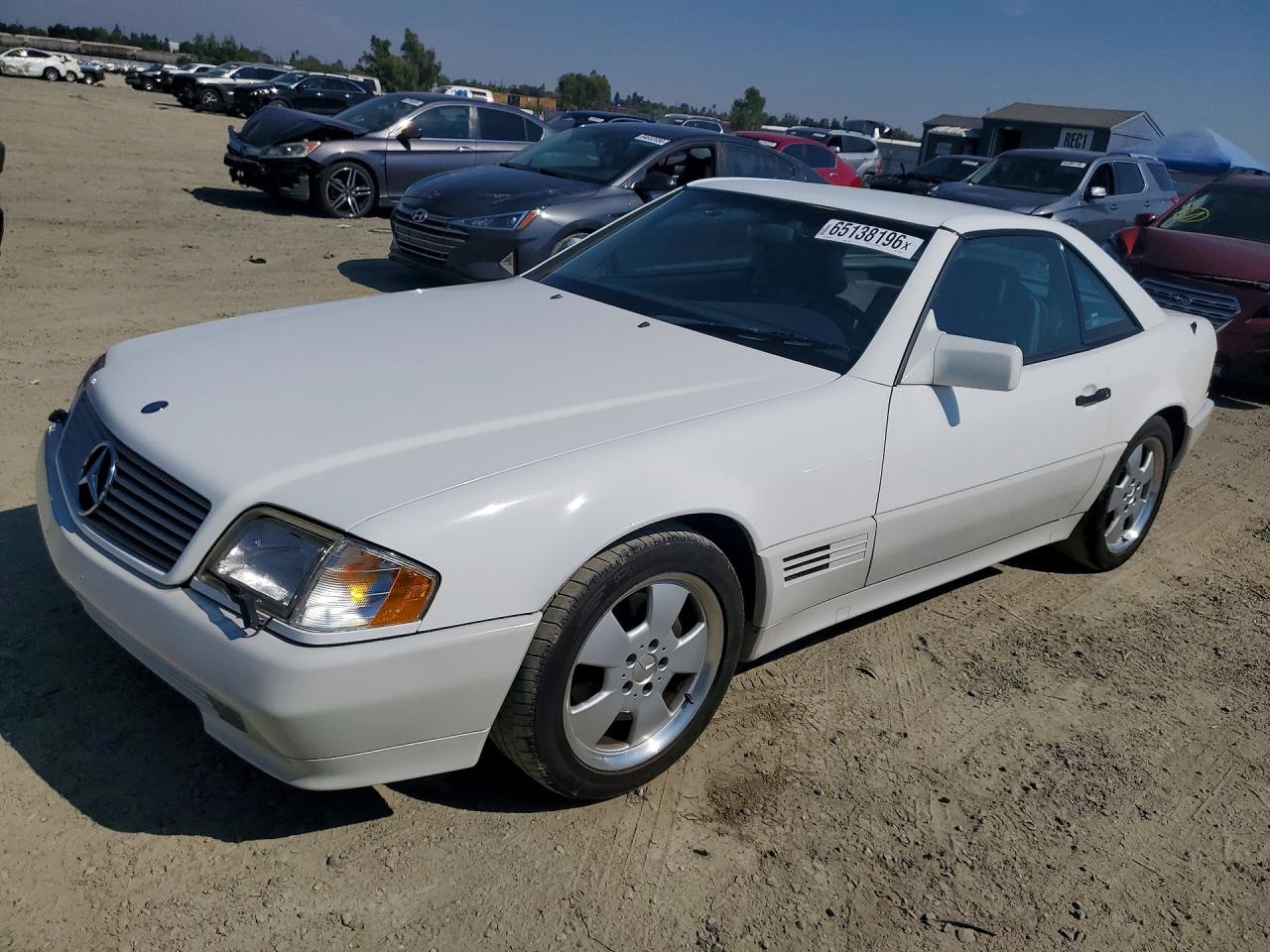 1995 Mercedes-Benz SL 5.0L, VIN WDBFA67E3SF123849 — Minor dents and scratches