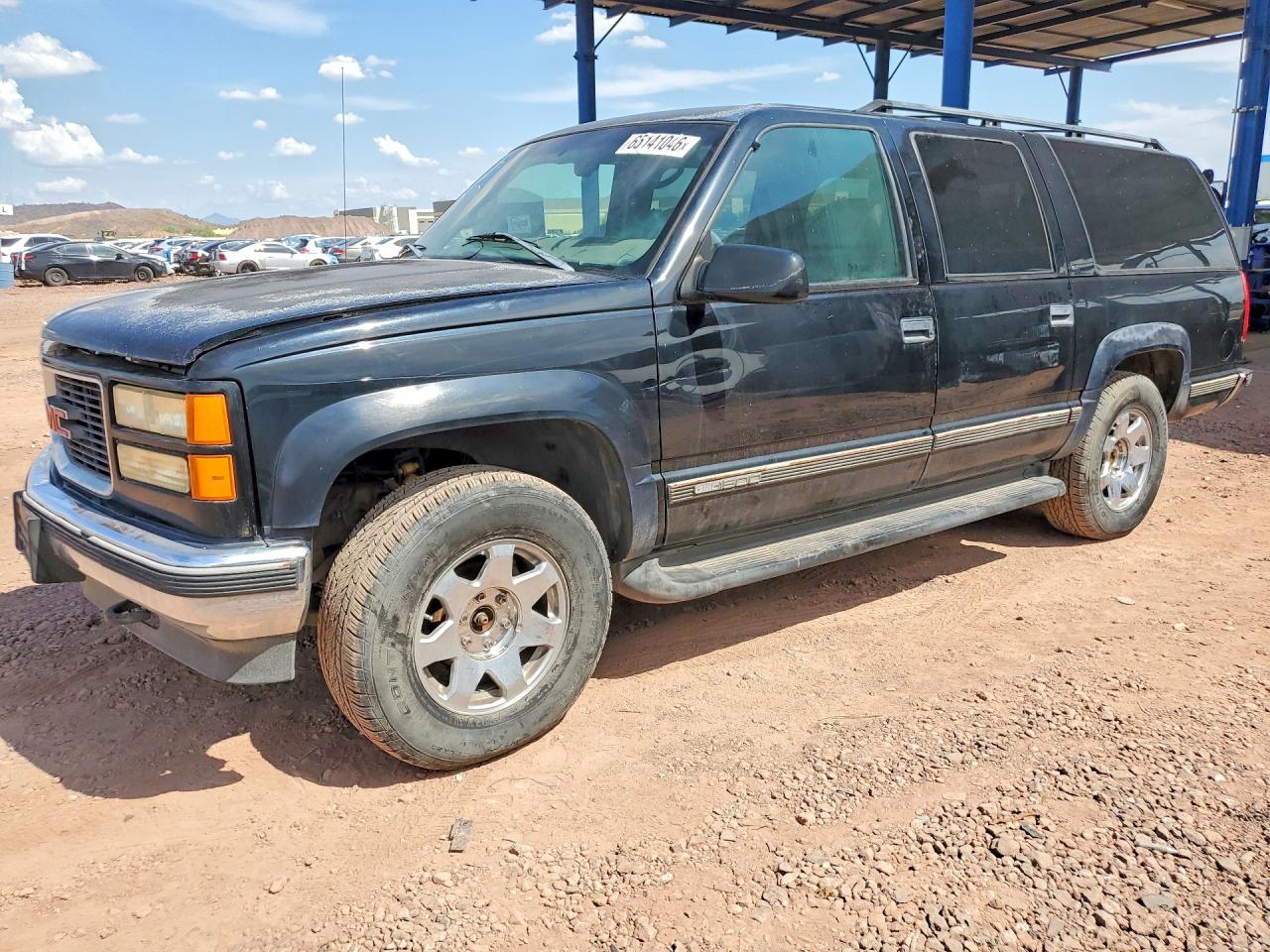 1999 GMC Suburban, VIN 3GKFK16R2XG524325 — Side