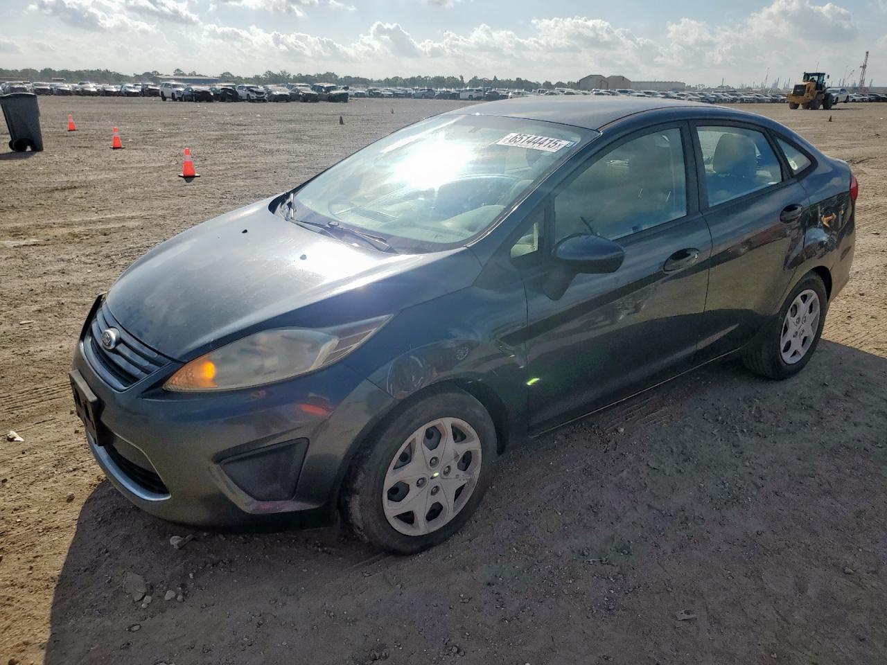 2011 Ford Fiesta S, VIN 3FADP4AJ5BM223684 — Side