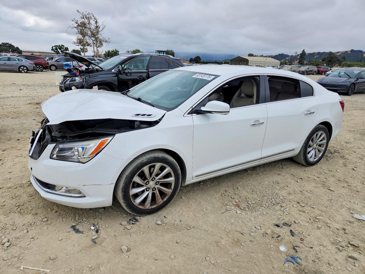 2016 Buick LaCrosse Leather, VIN 1G4GB5G33GF248977 — Front end