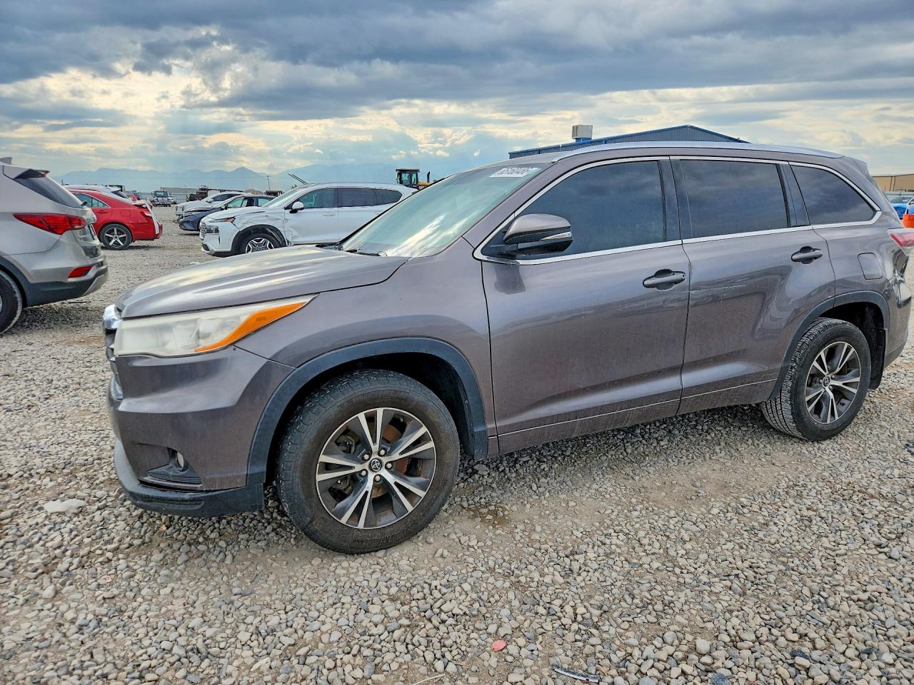 2016 Toyota Highlander XLE, VIN 5TDJKRFH3GS290189 — Мелкие вмятины и царапины