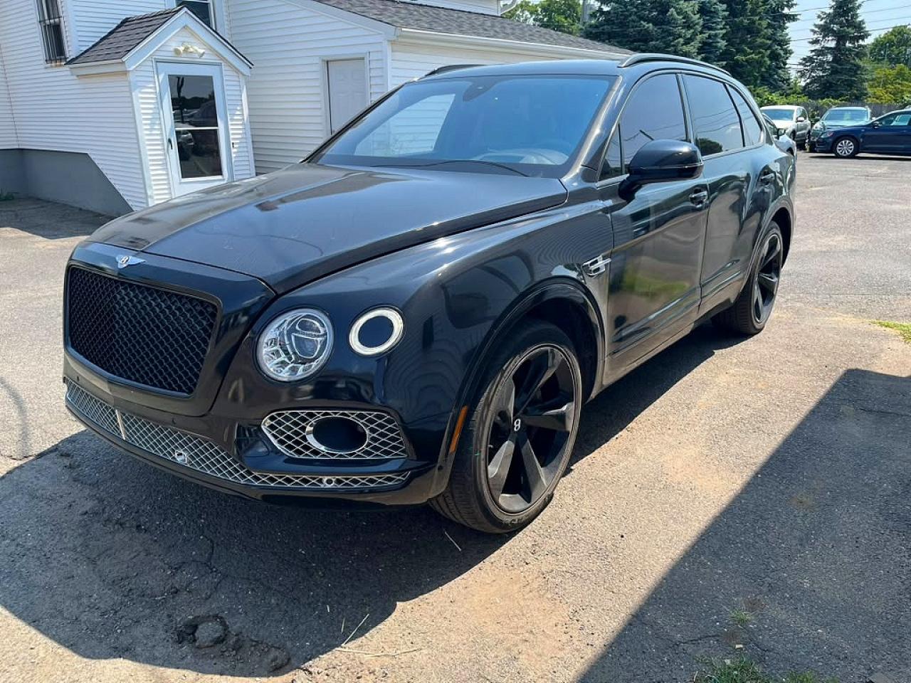 2017 Bentley Bentayga W12, VIN SJAAC2ZV4HC016056 — Мелкие вмятины и царапины
