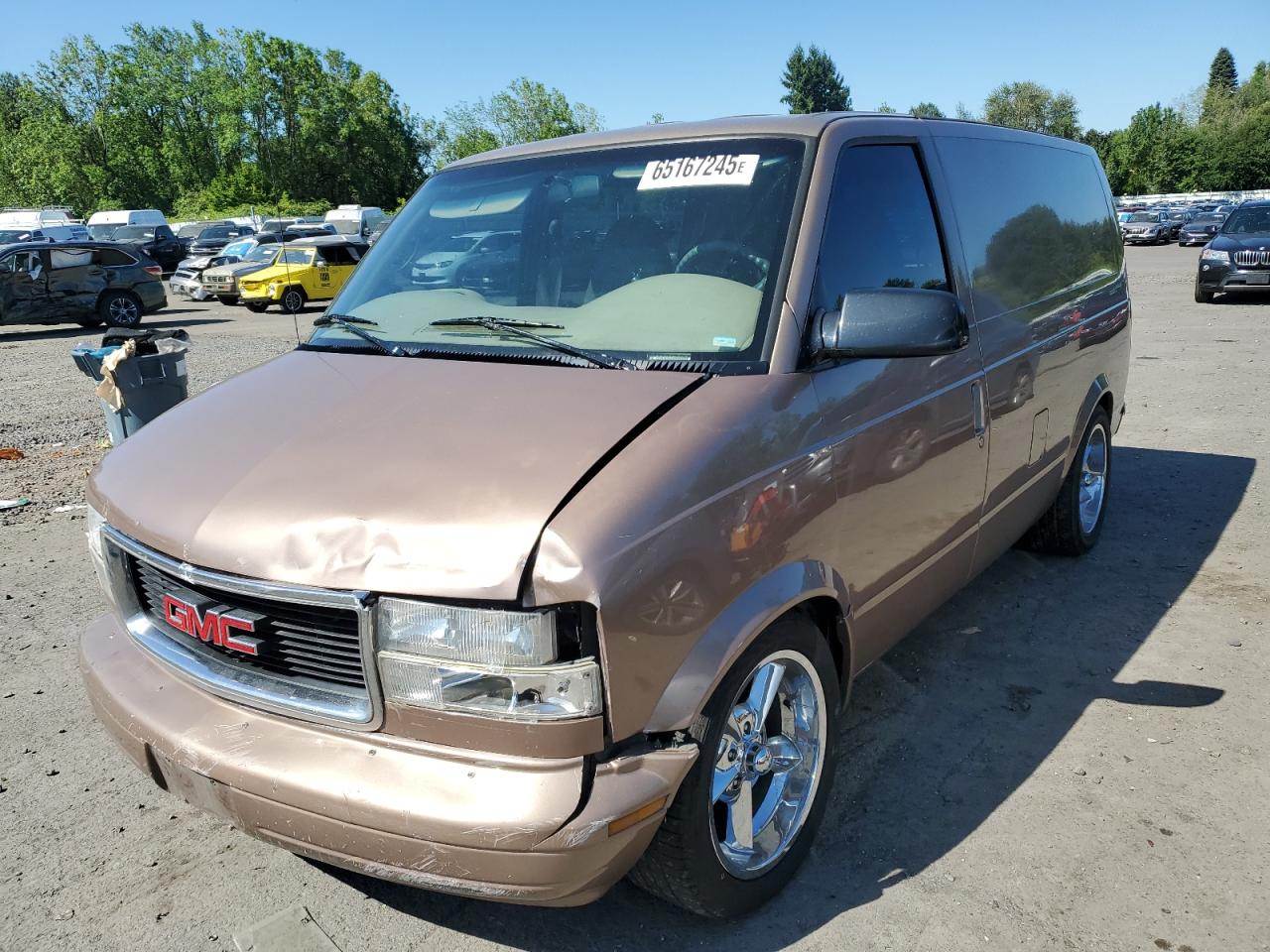 1998 GMC Safari Cargo, VIN 1GTDM19W1WB508025 — Front end