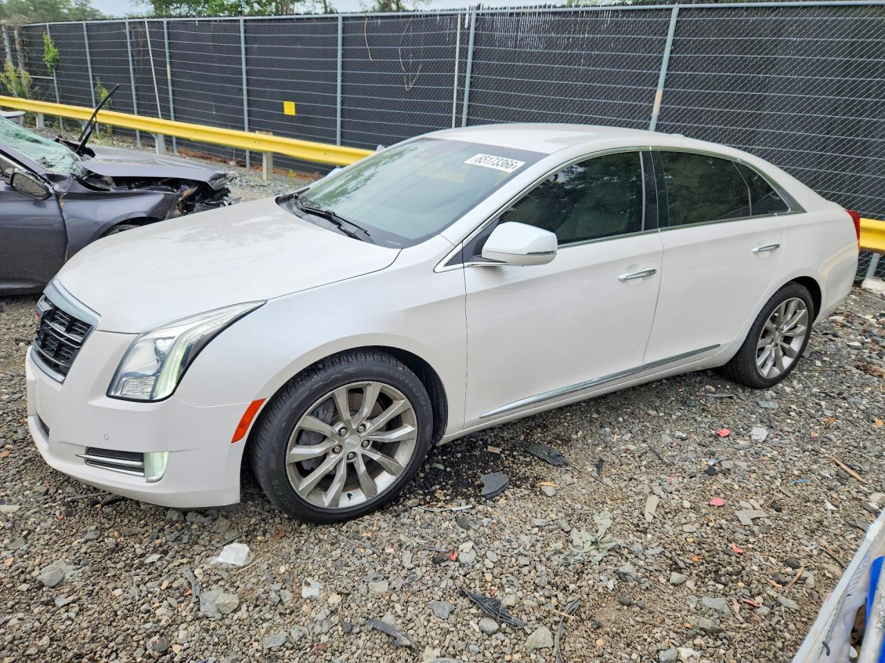 2017 Cadillac XTS Luxury, VIN 2G61N5S33H9128537 — Front end