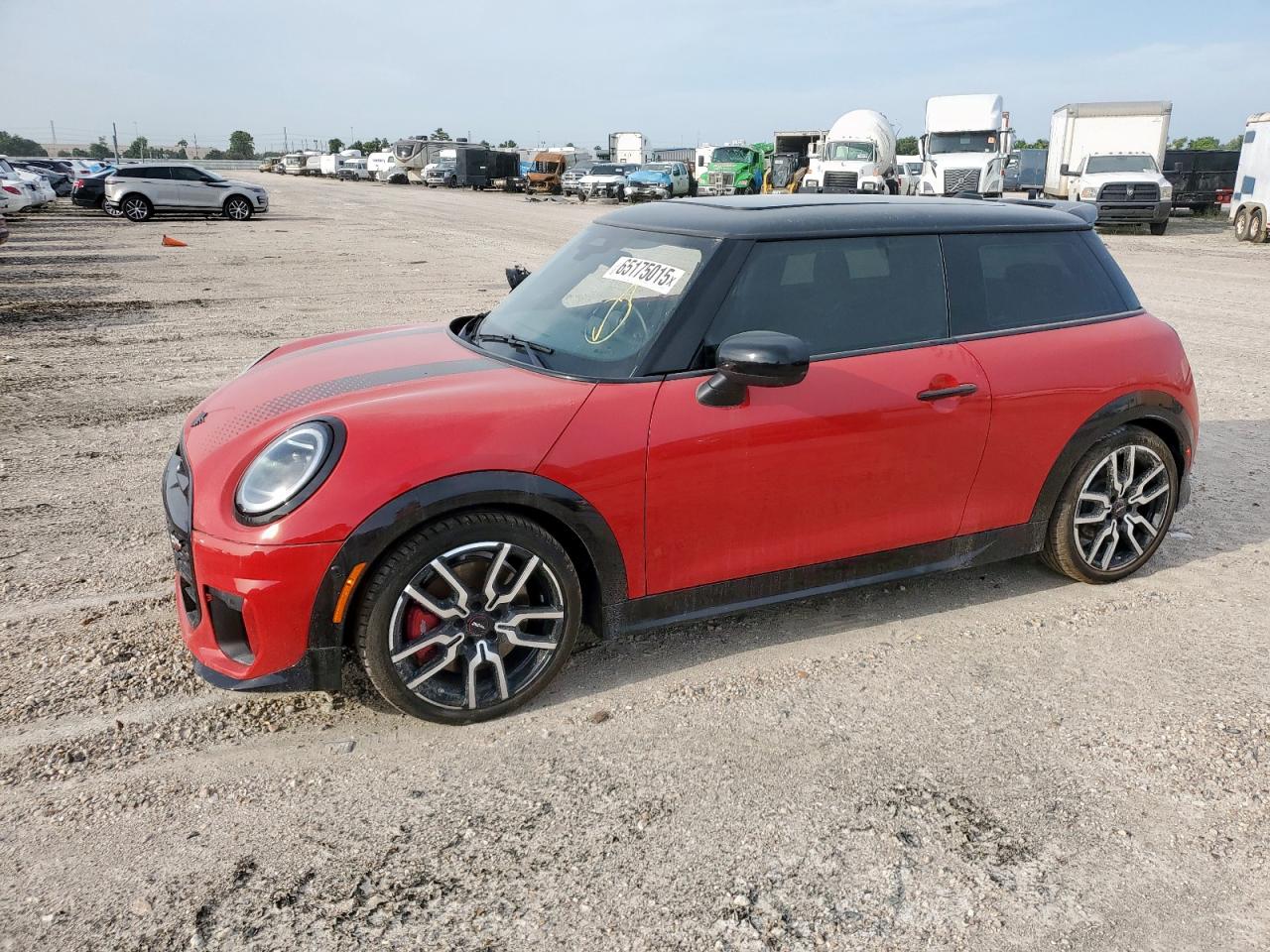 2025 MINI COOPER, VIN WMW33GD06S2X08717 — Side
