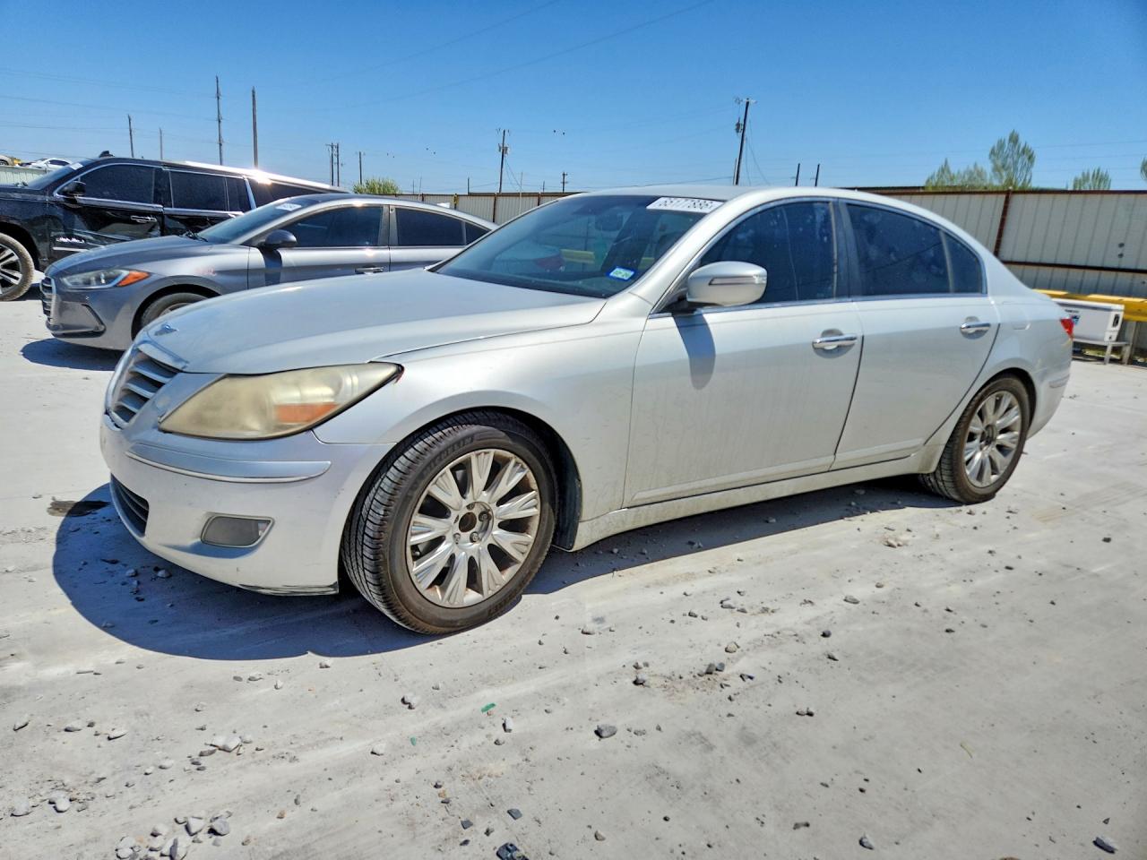 2011 Hyundai Genesis, VIN KMHGC4DE7BU134627 — Front end
