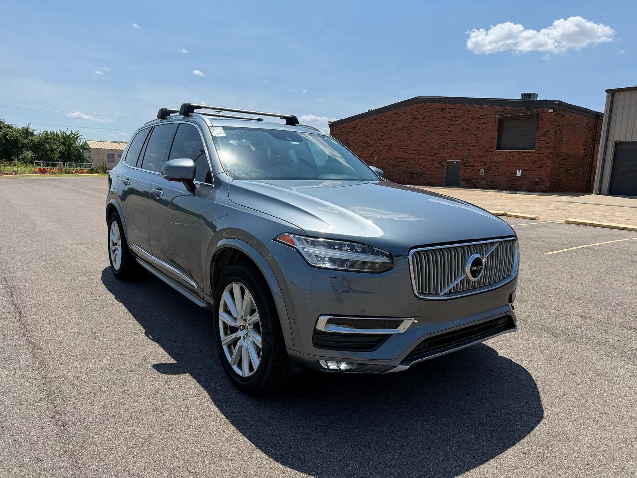 2017 Volvo XC90 Inscription, VIN YV4A22PL4H1170701 — Бок