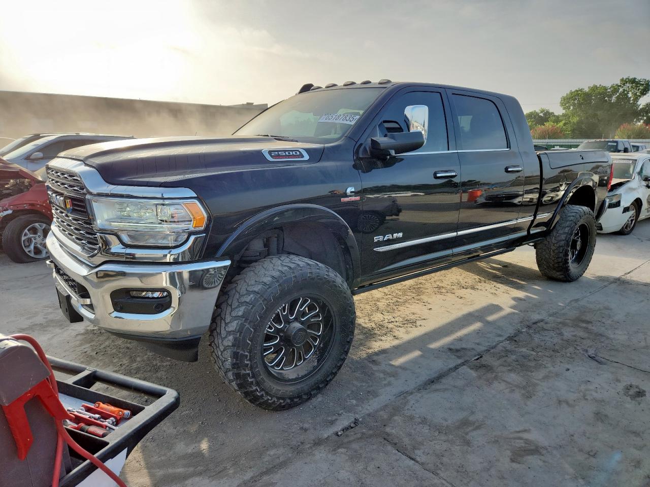 2021 Ram 2500 Limited, VIN 3C6UR5TL2MG611750 — VIN отсутствует или изменён