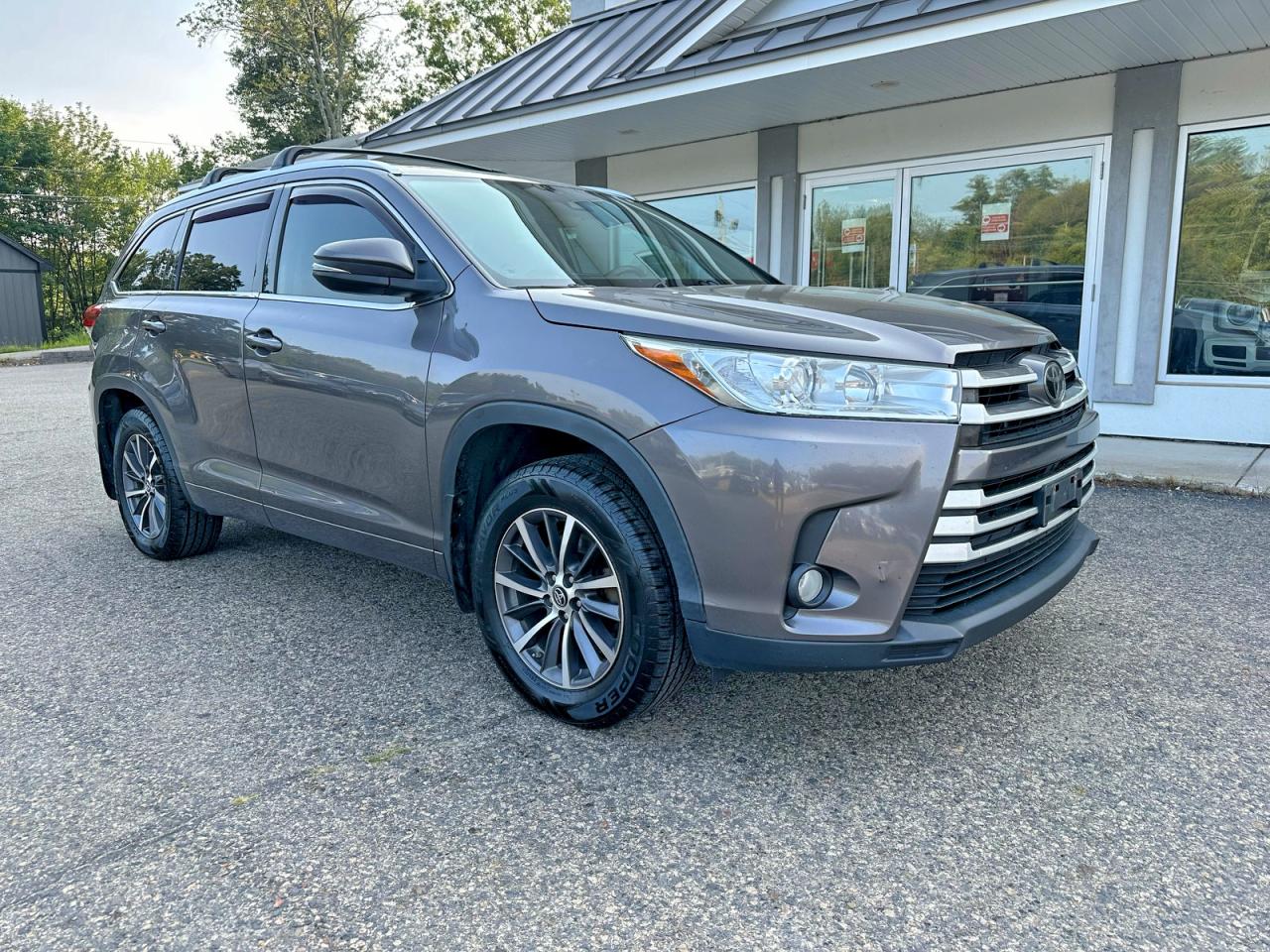 2018 Toyota Highlander XLE, VIN 5TDJZRFH5JS535979 — Minor dents and scratches