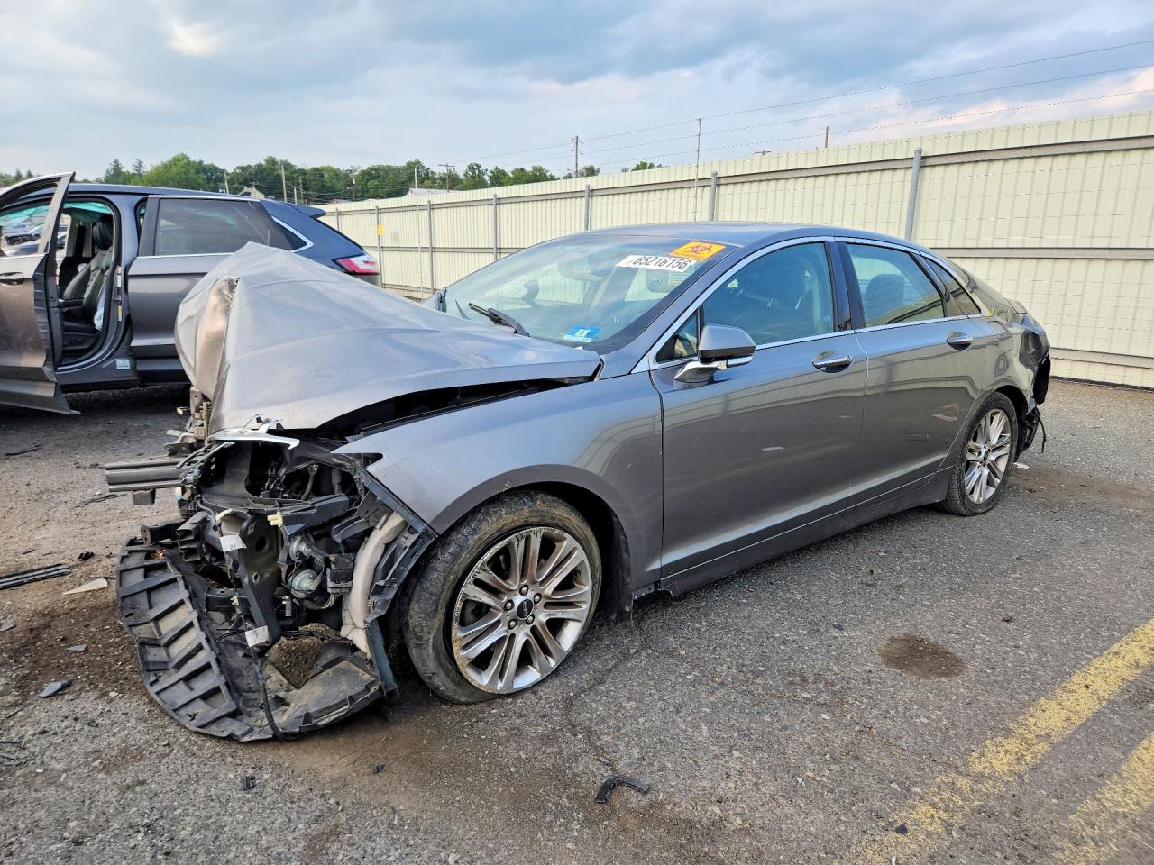 2014 Lincoln MKZ, VIN 3LN6L2G97ER821570 — Front end
