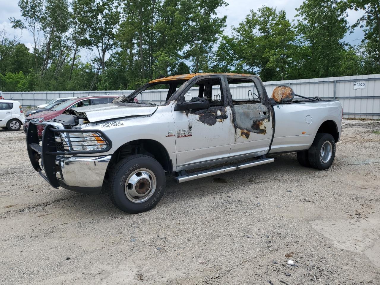 2016 Ram 3500 Tradesman, VIN 3C63RRGLXGG353754 — Пожар в салоне
