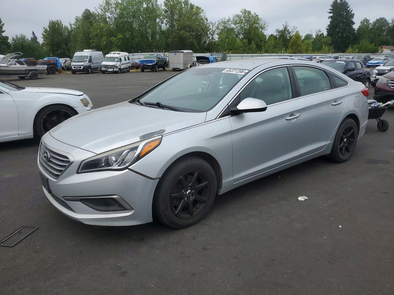 2017 Hyundai Sonata SE, VIN 5NPE24AF2HH441511 — Front end