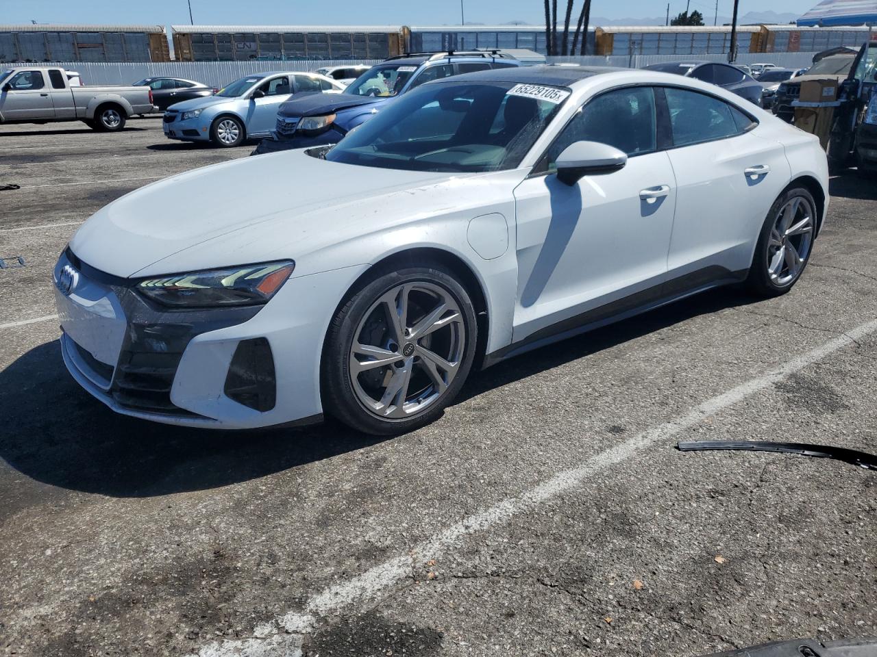 2024 Audi e-tron GT Premium Plus, VIN WAUFJBFW6R7004392 — Зад
