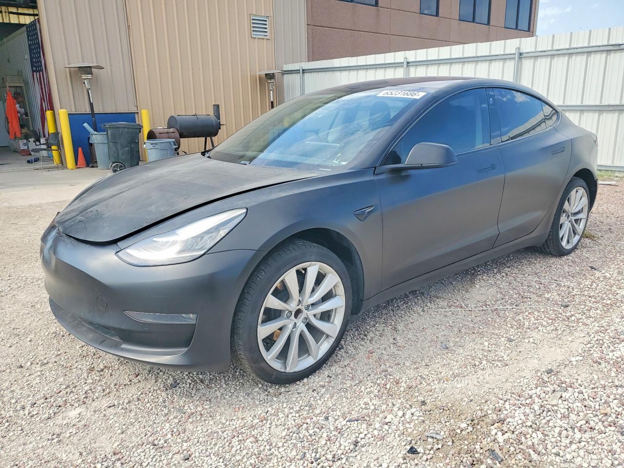 2018 Tesla Model 3 Long Range Battery, VIN 5YJ3E1EA2JF013356 — Перед