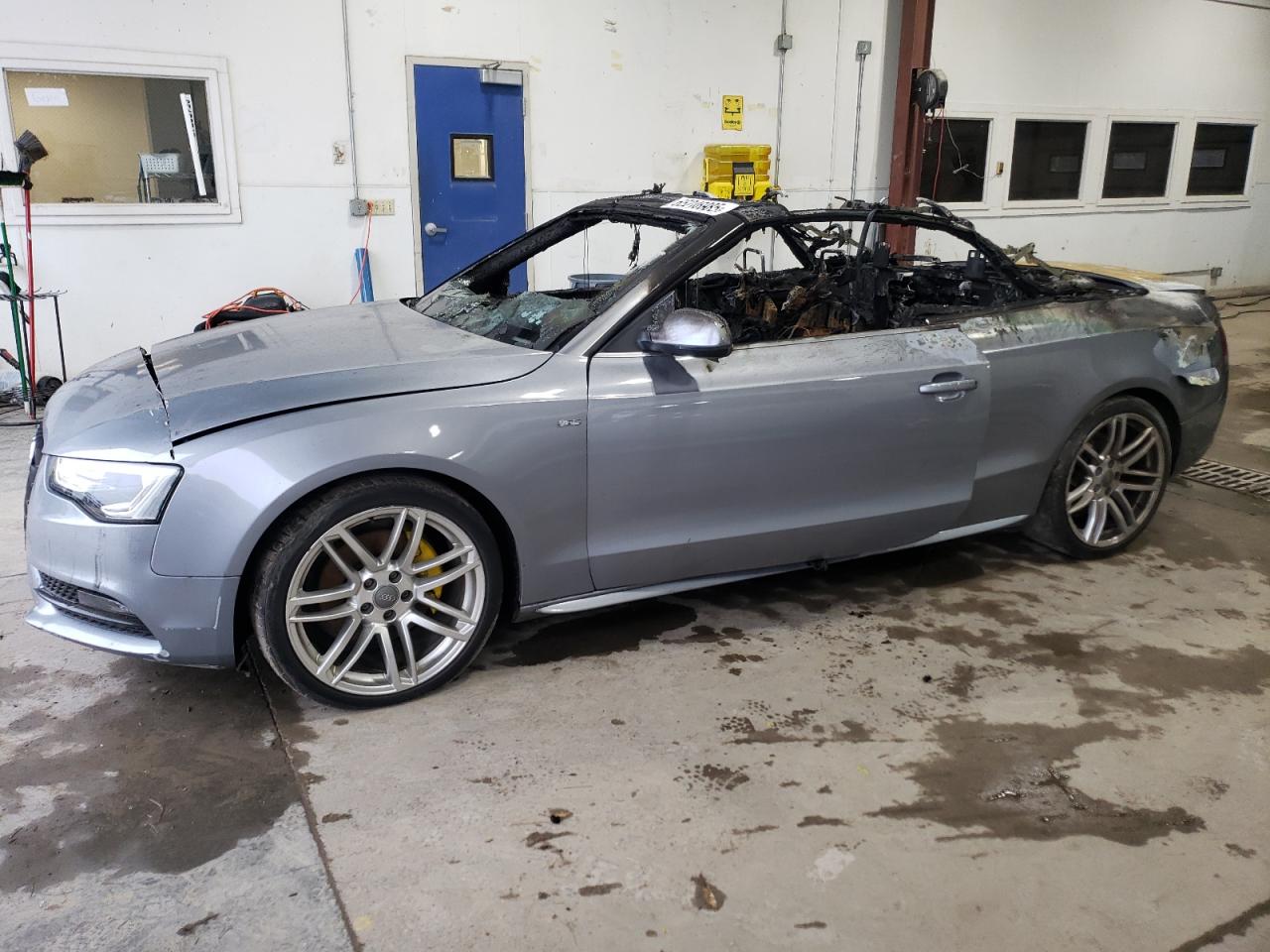 2015 Audi A5 Premium, VIN WAUCFAFHXFN003754 — Пожар в салоне
