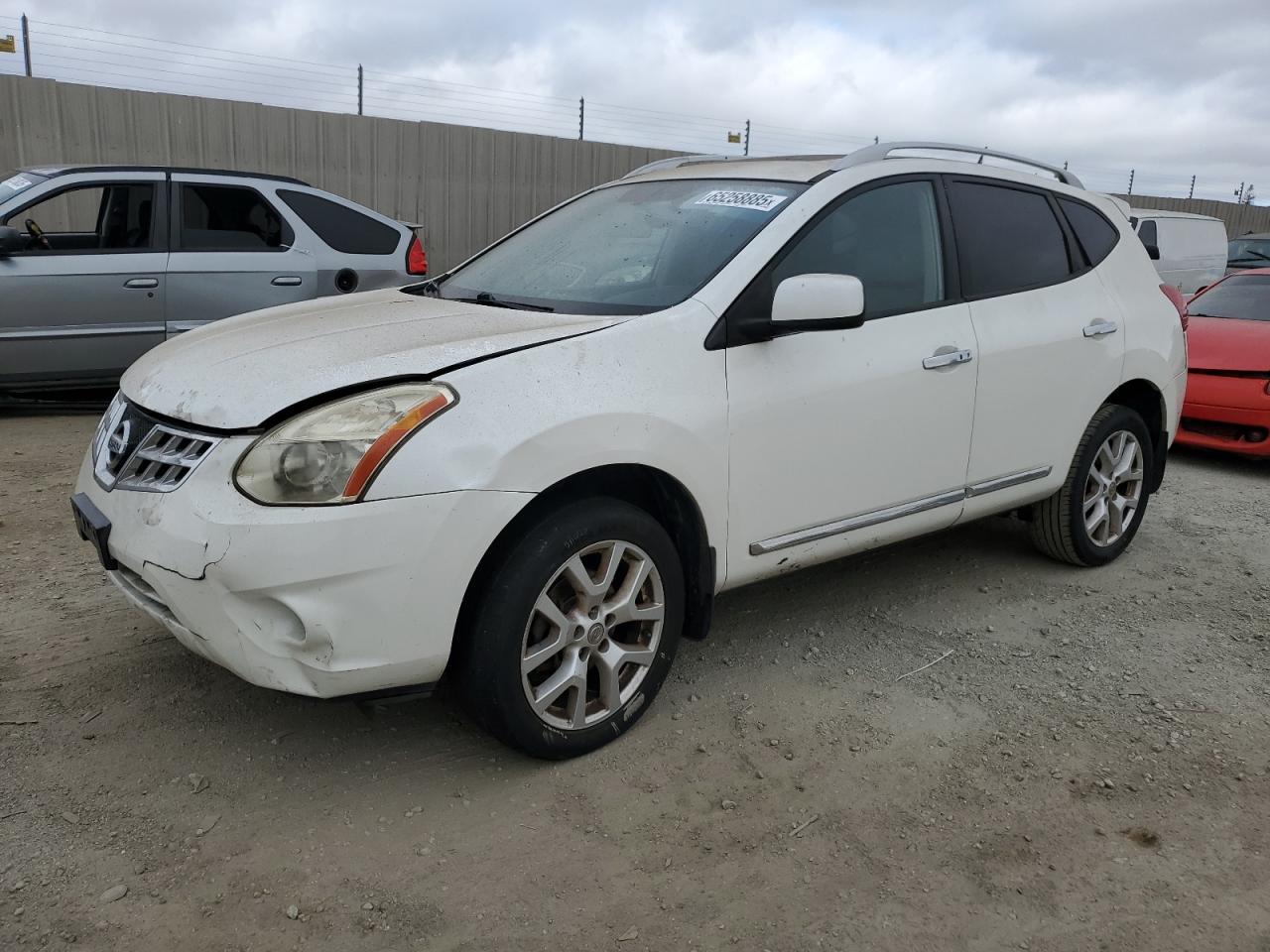 2011 Nissan Rogue SV, VIN JN8AS5MT2BW180957 — Вандализм