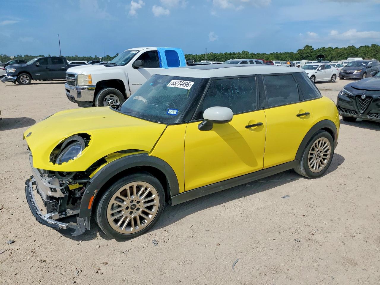 2025 MINI Hardtop 4 Door Cooper S, VIN WMW53GD0XS2X54477 — Перед