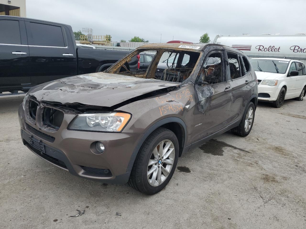 2014 BMW X3 xDrive28i, VIN 5UXWX9C53E0D12632 — Пожар в салоне