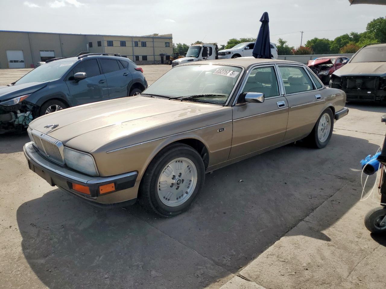 1994 Jaguar XJ, VIN SAJKX174XRC692378 — Minor dents and scratches