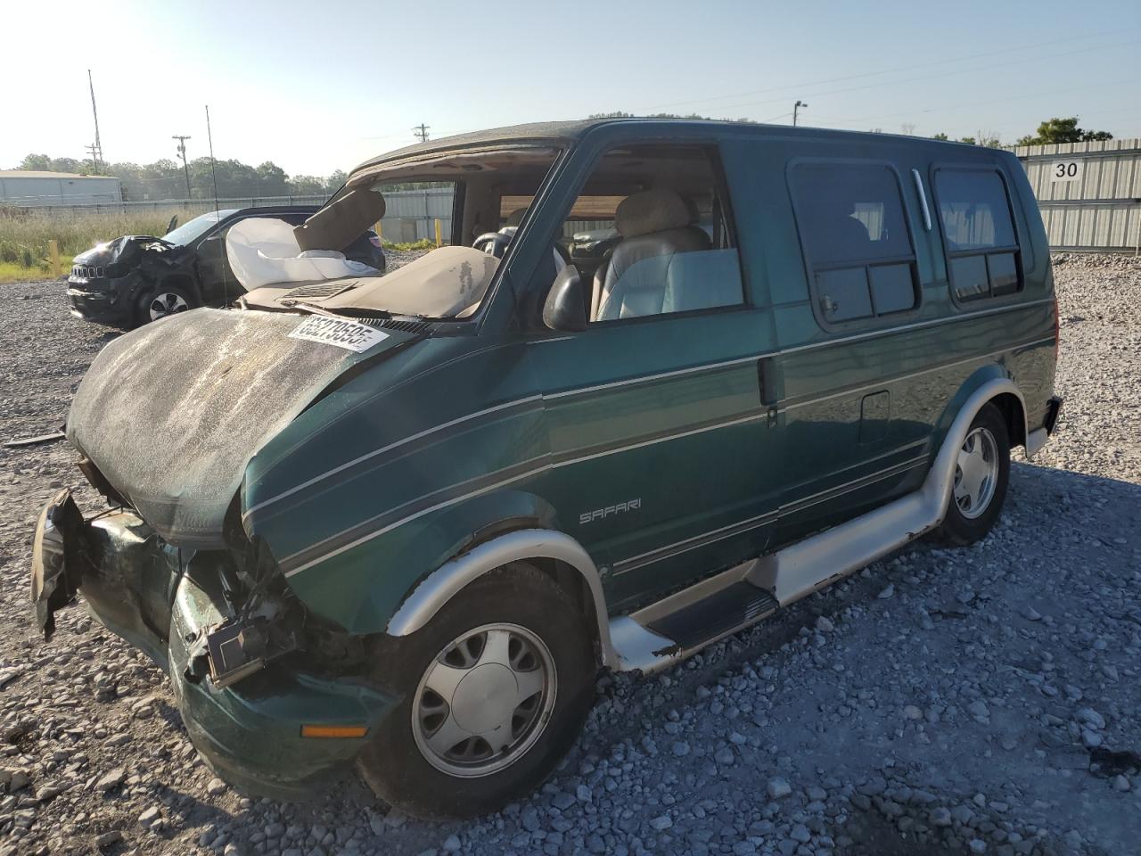 1998 GMC Safari Cargo YF7, VIN 1GDDM19W9WB530754 — Front end