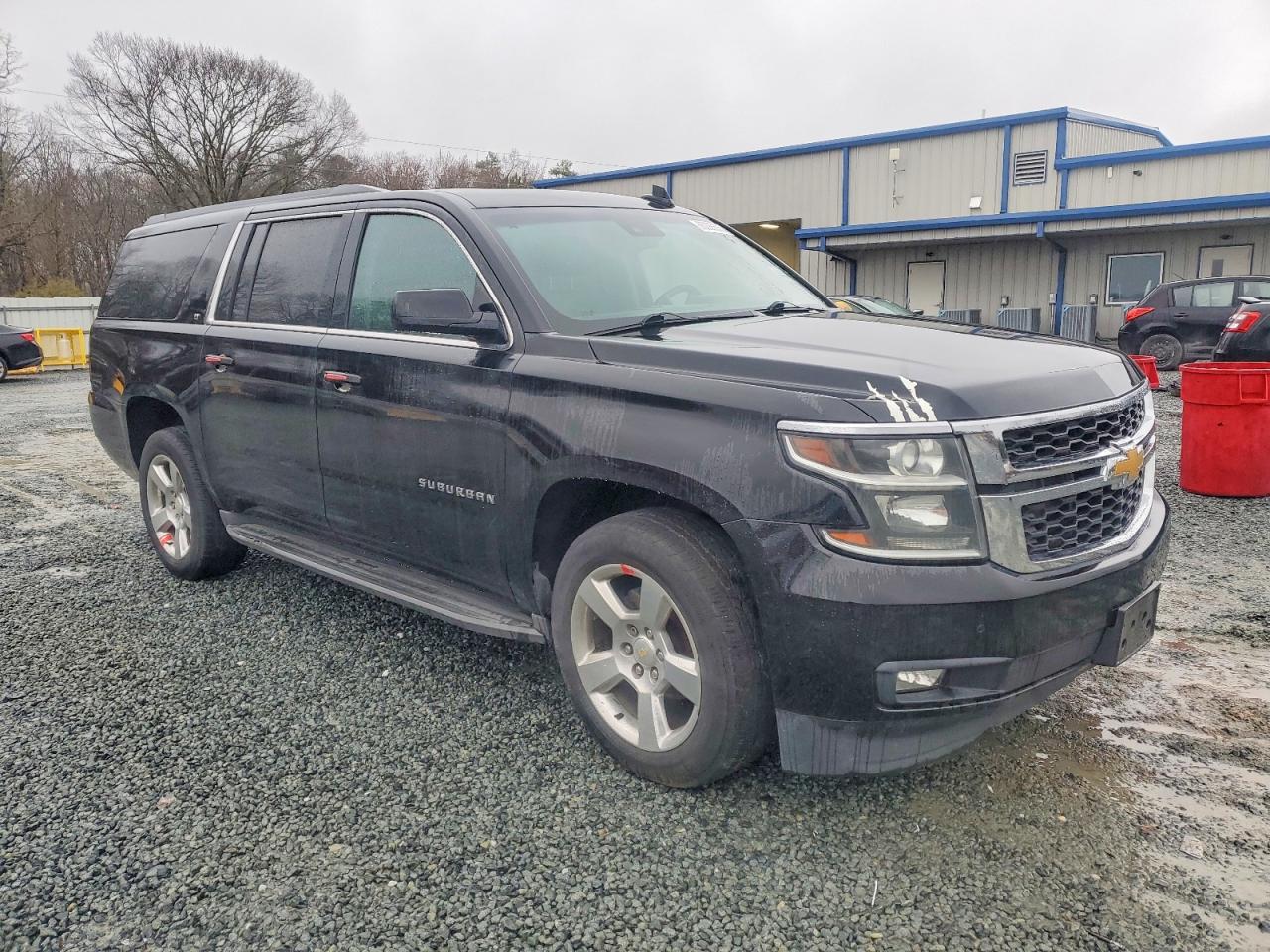 2016 Chevrolet Suburban LT, VIN 1GNSKHKC0GR146145 — Ранее повреждён
