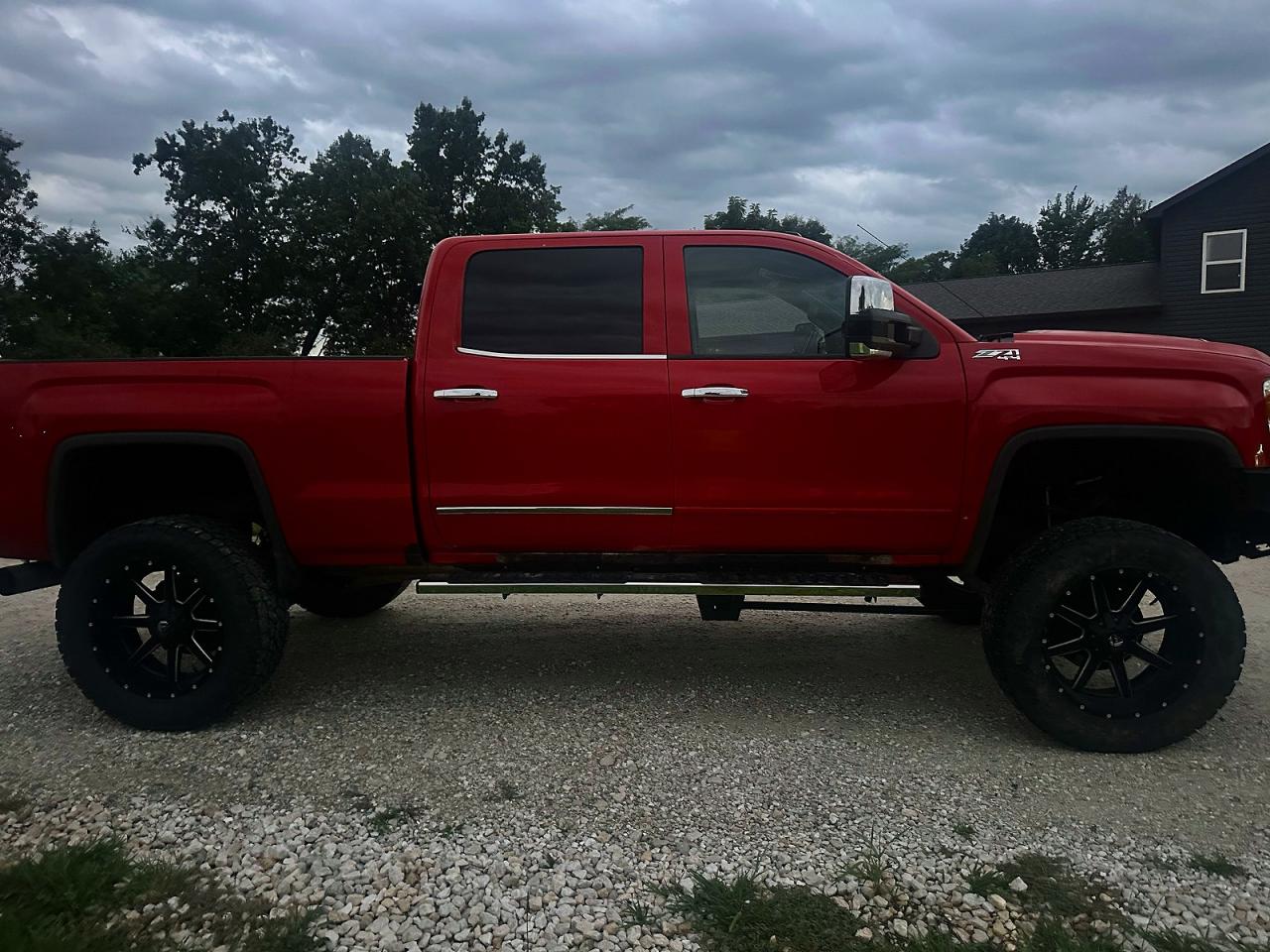 2019 GMC Sierra 2500HD SLT, VIN 1GT12REYXKF236737 — Side