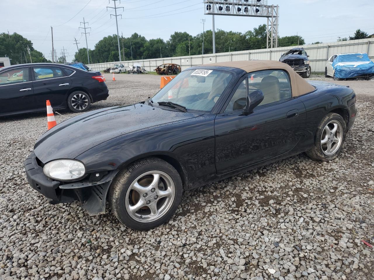 1999 Mazda MX-5 Miata, VIN JM1NB3537X0112759 — Front end