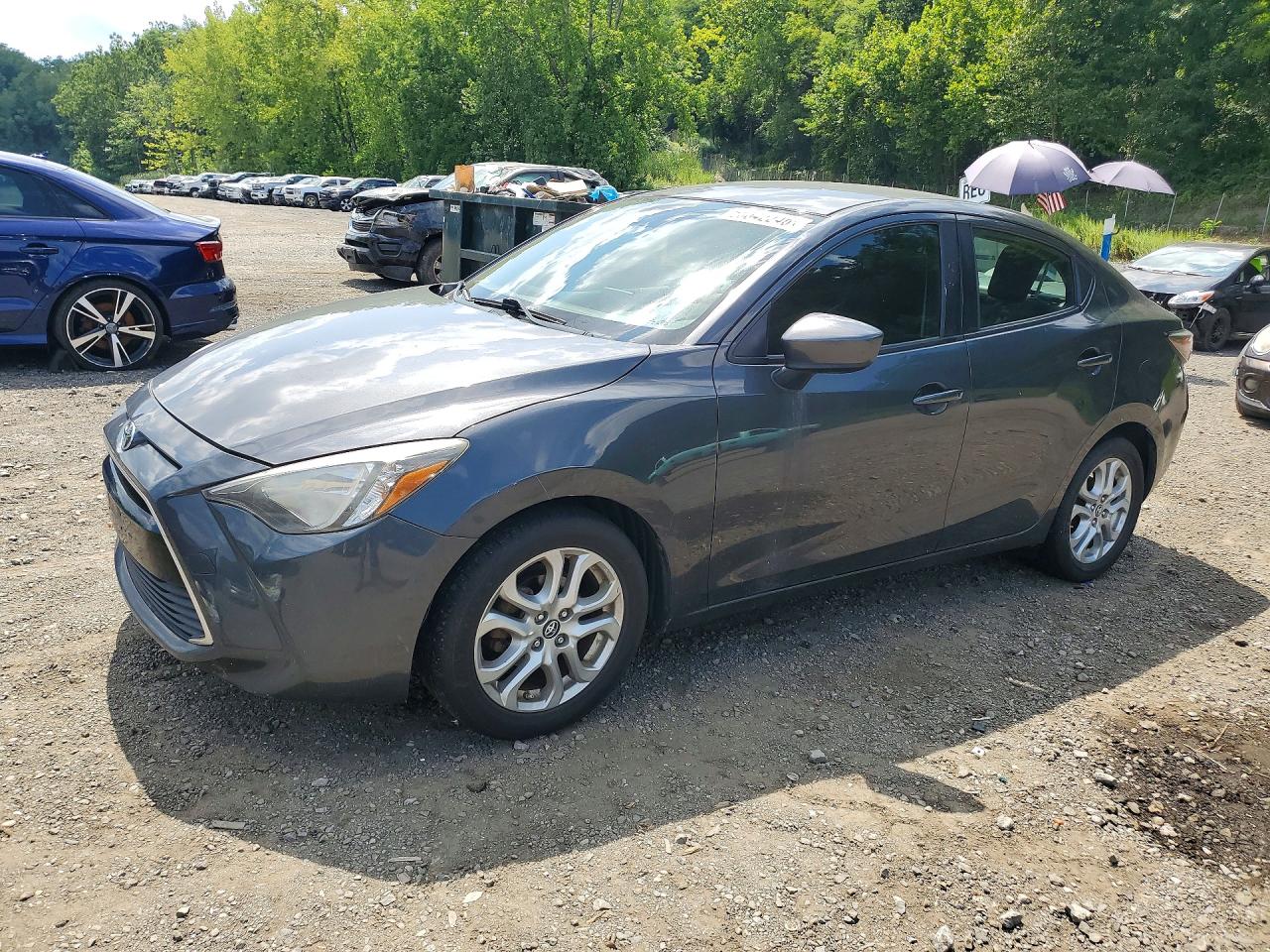 2017 Toyota Yaris, VIN 3MYDLBYVXHY184984 — Minor dents and scratches