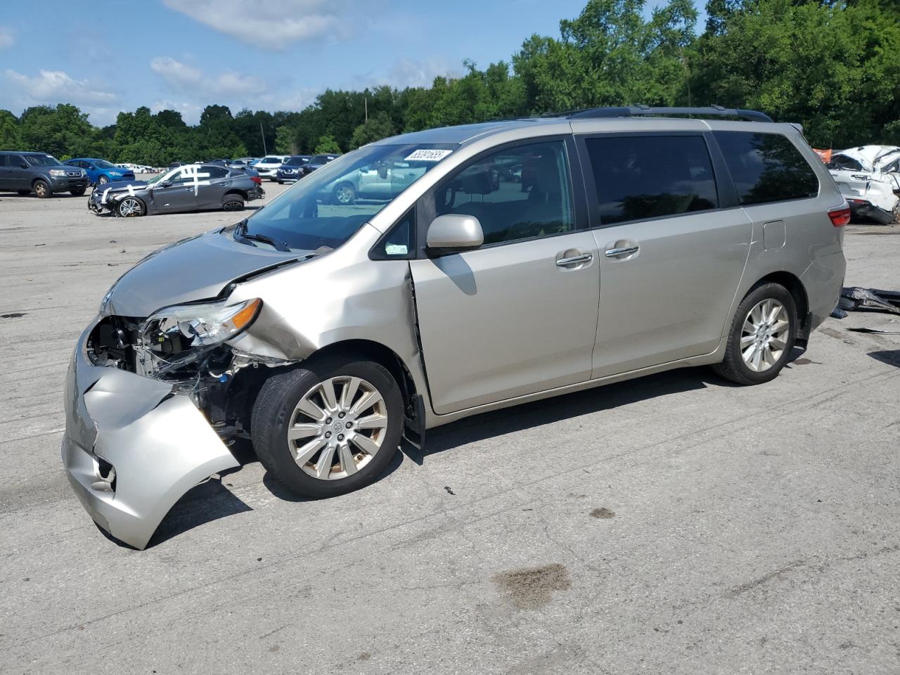 2015 Toyota Sienna Limited, VIN 5TDDK3DCXFS104244 — Front end