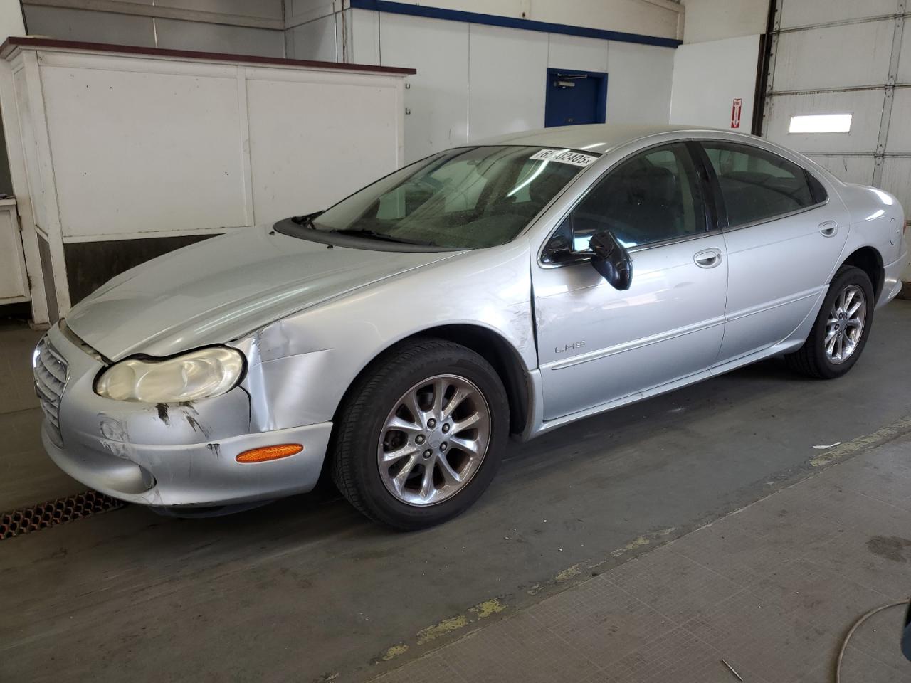2000 Chrysler LHS, VIN 2C3HC56G3YH184079 — Перед